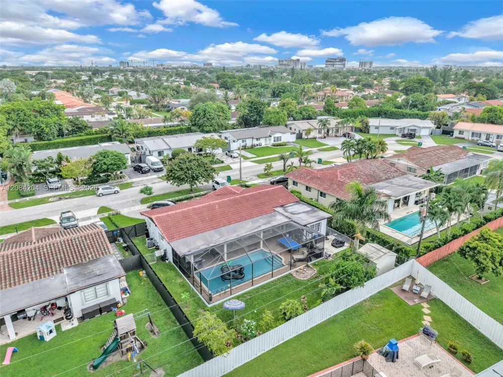 2211 SW 98th Pl Miami, FL 33165