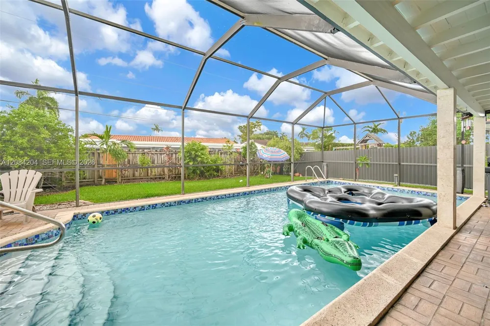 2211 SW 98th Pl Miami, FL 33165
