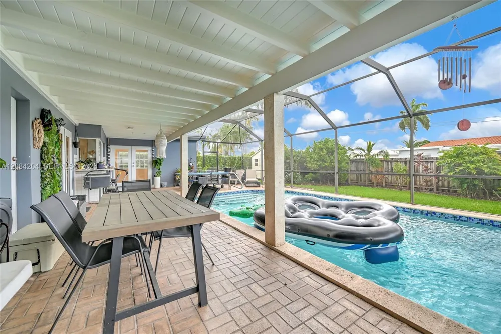2211 SW 98th Pl Miami, FL 33165
