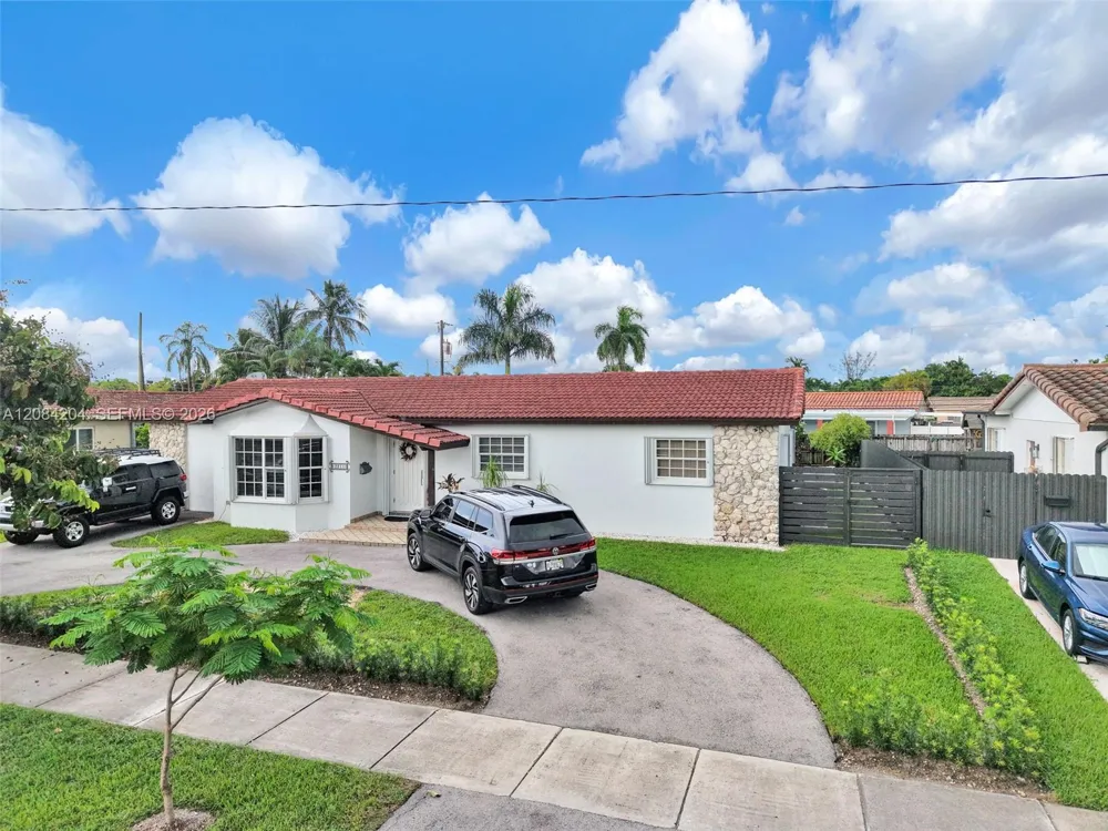 2211 SW 98th Pl Miami, FL 33165