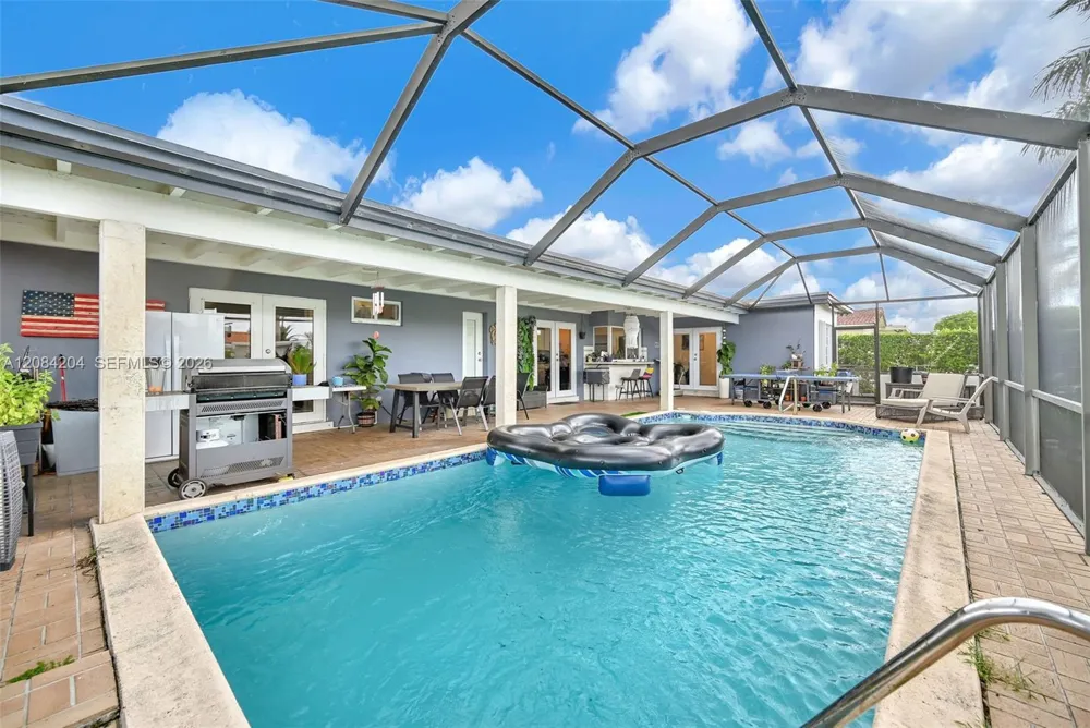 2211 SW 98th Pl Miami, FL 33165