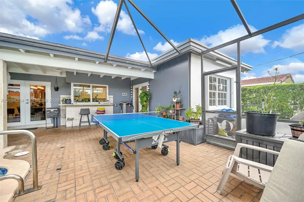 2211 SW 98th Pl Miami, FL 33165