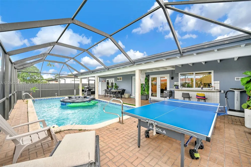 2211 SW 98th Pl Miami, FL 33165