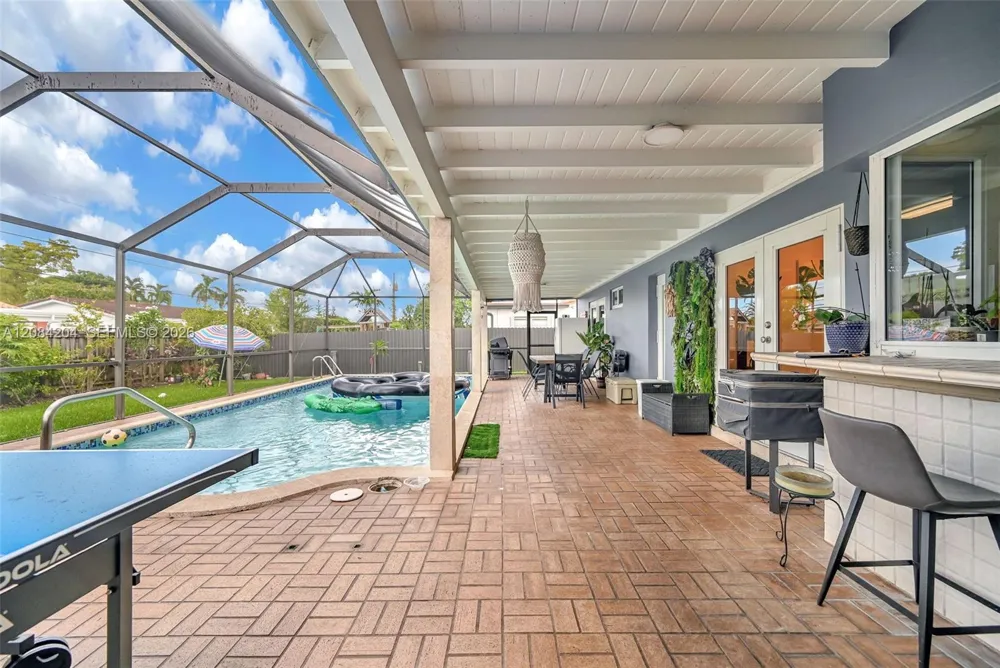 2211 SW 98th Pl Miami, FL 33165