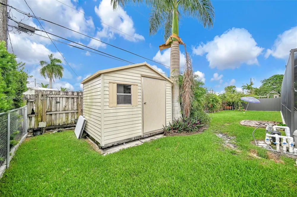 2211 SW 98th Pl Miami, FL 33165