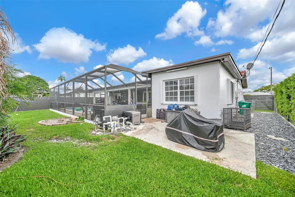 2211 SW 98th Pl Miami, FL 33165