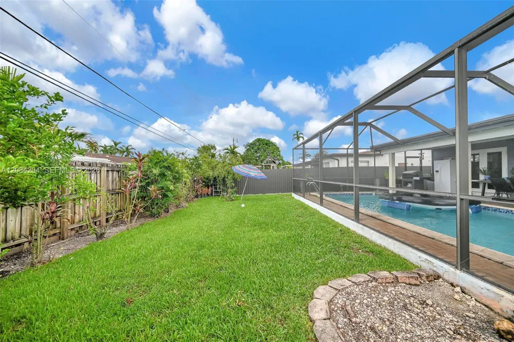 2211 SW 98th Pl Miami, FL 33165