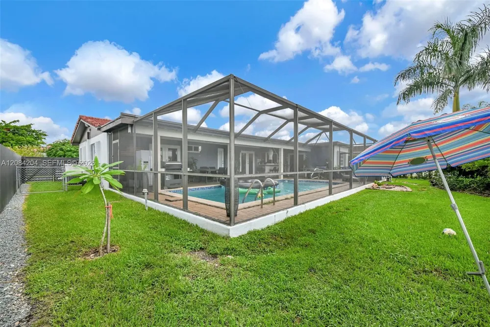 2211 SW 98th Pl Miami, FL 33165