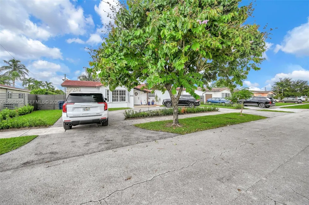 2211 SW 98th Pl Miami, FL 33165