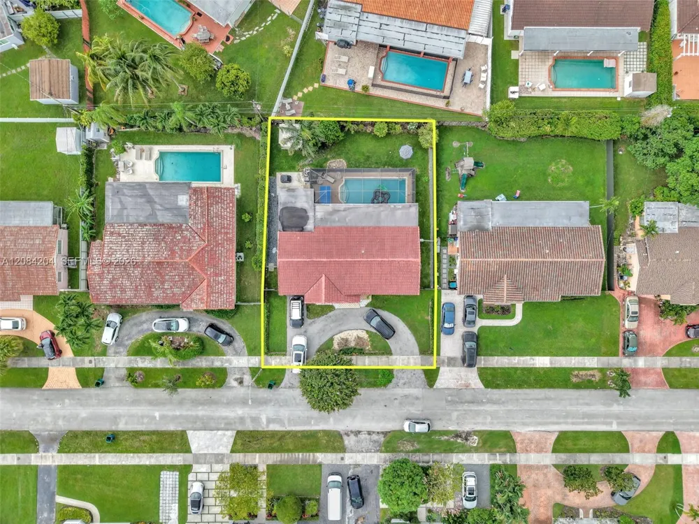 2211 SW 98th Pl Miami, FL 33165