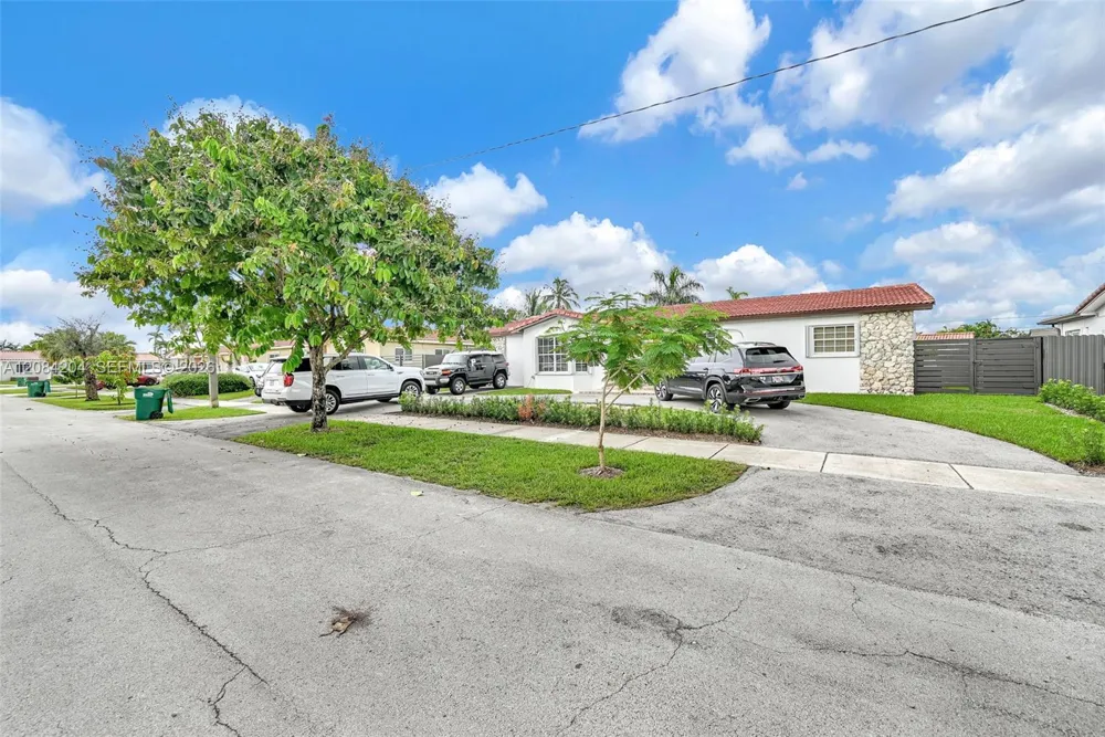 2211 SW 98th Pl Miami, FL 33165