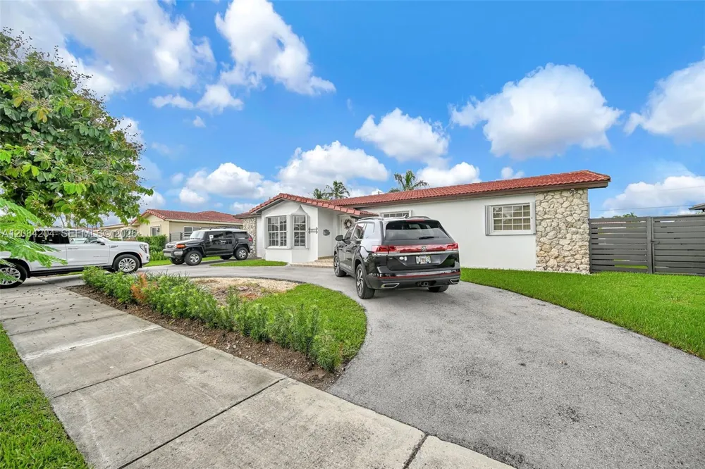 2211 SW 98th Pl Miami, FL 33165