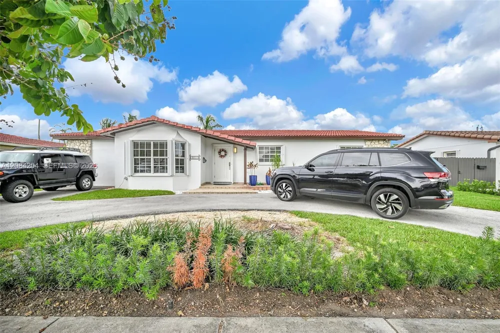 2211 SW 98th Pl Miami, FL 33165
