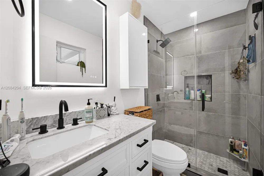 2211 SW 98th Pl Miami, FL 33165