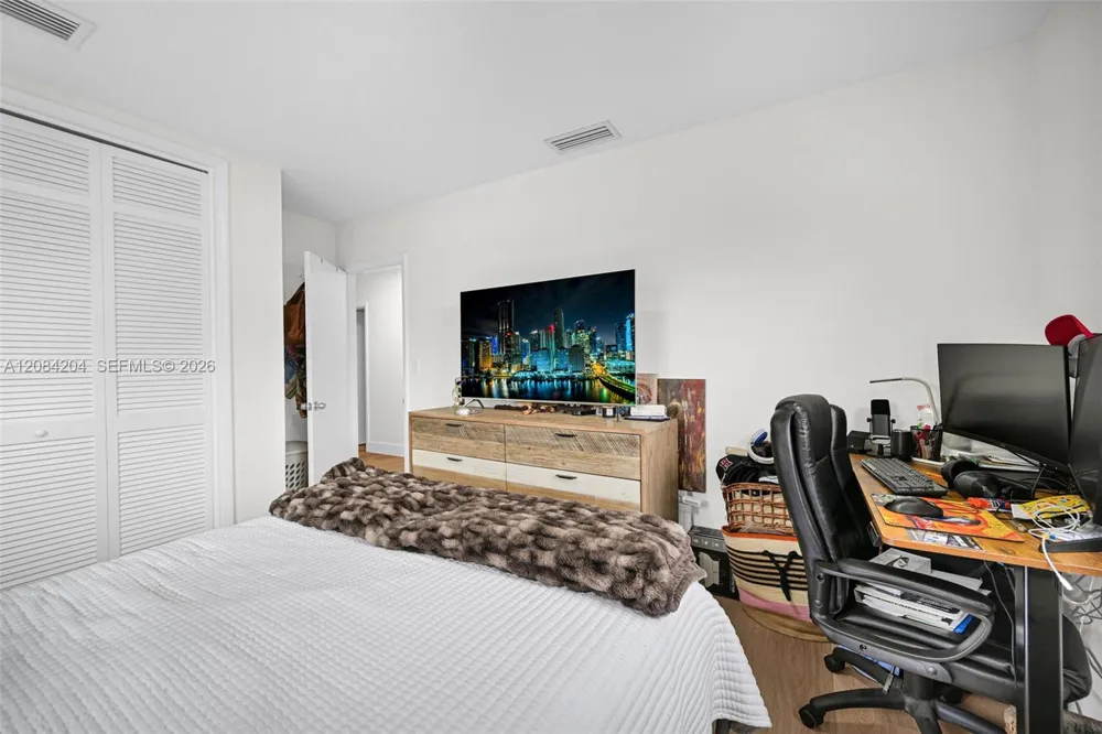 2211 SW 98th Pl Miami, FL 33165