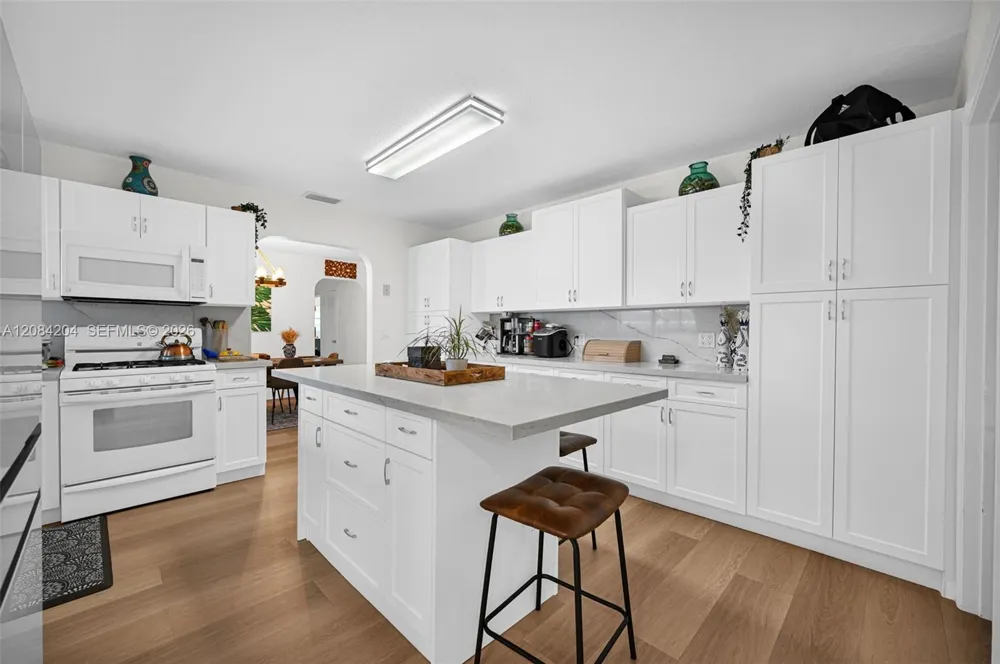 2211 SW 98th Pl Miami, FL 33165
