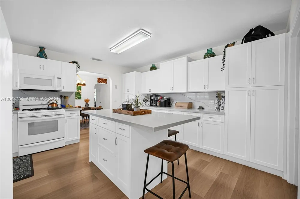 2211 SW 98th Pl Miami, FL 33165