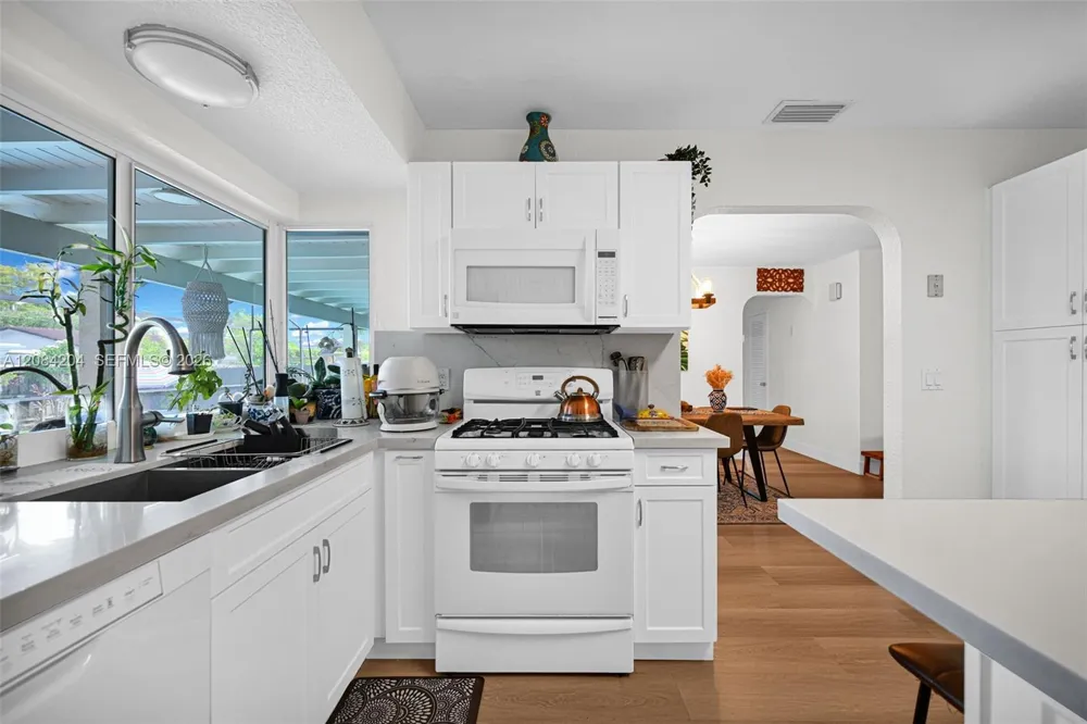 2211 SW 98th Pl Miami, FL 33165