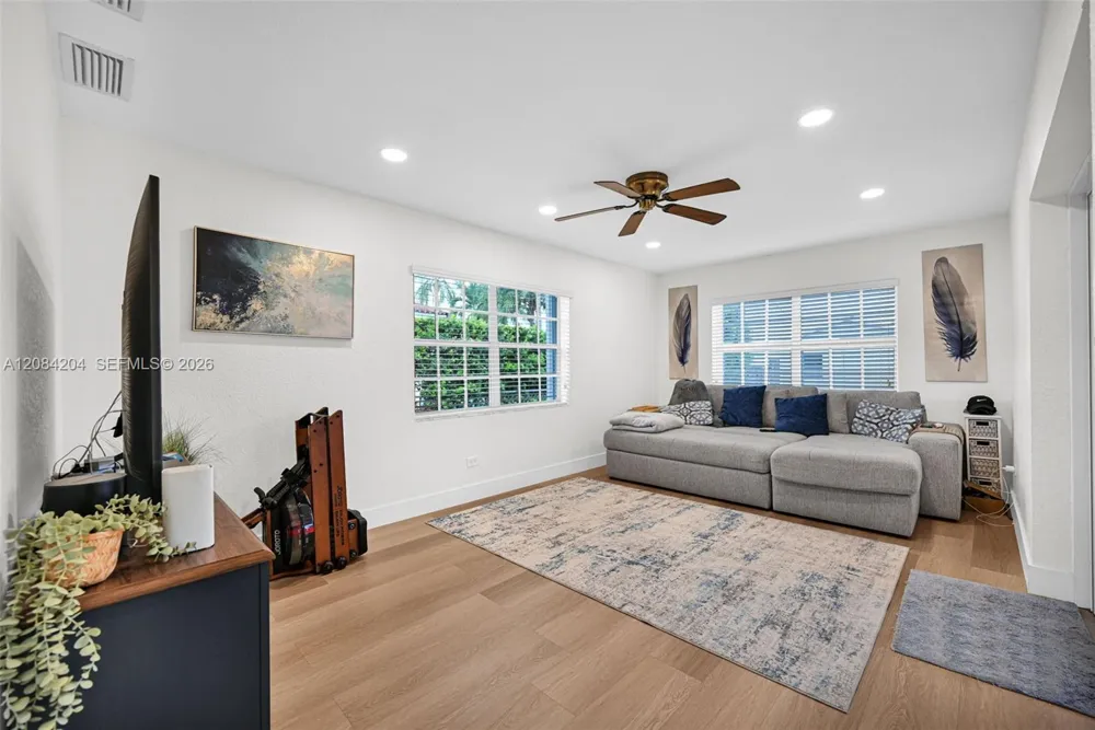 2211 SW 98th Pl Miami, FL 33165
