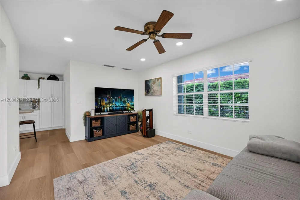 2211 SW 98th Pl Miami, FL 33165