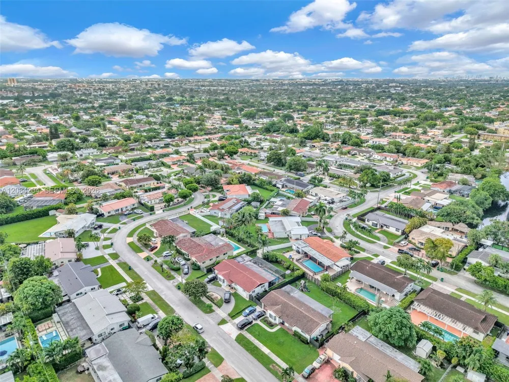 2211 SW 98th Pl Miami, FL 33165