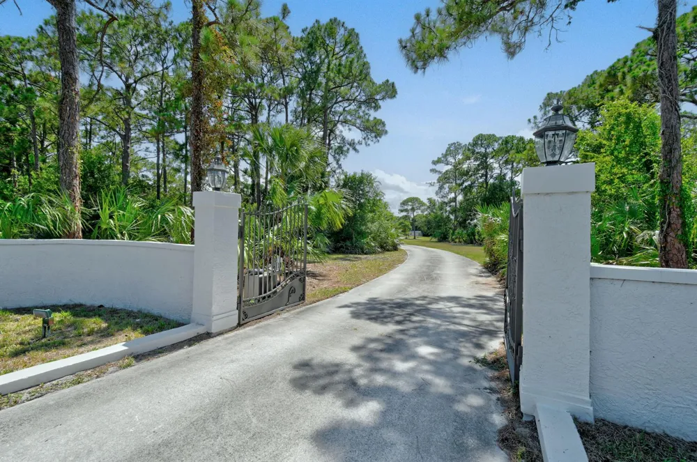 425 FFA ROAD Fort Pierce, FL 34945