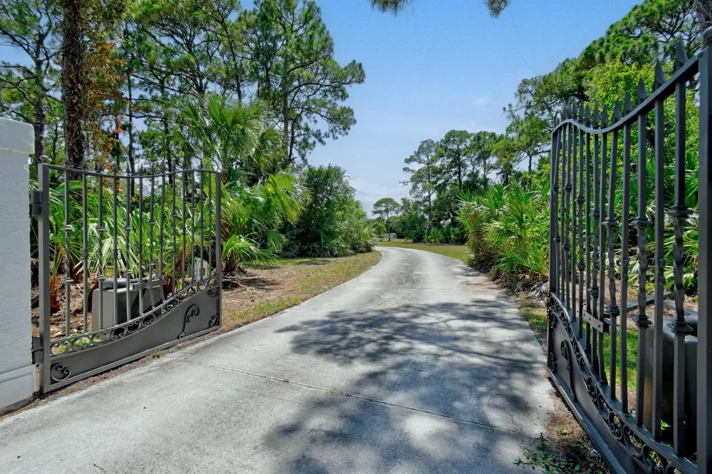 425 FFA ROAD Fort Pierce, FL 34945