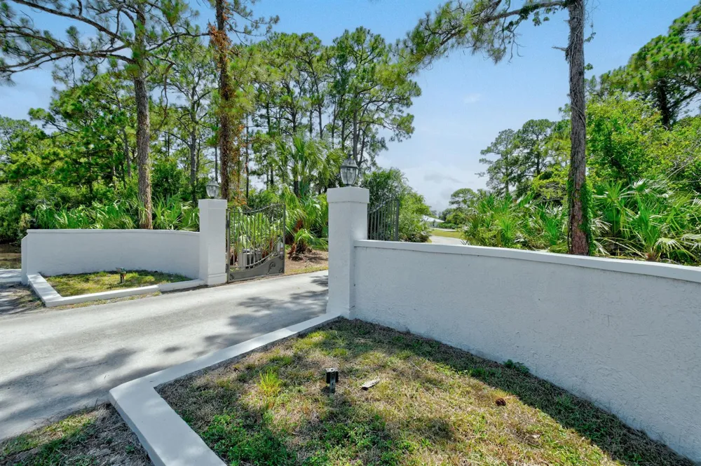 425 FFA ROAD Fort Pierce, FL 34945