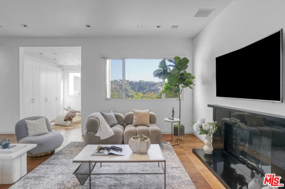1116 Linda Flora Drive Los Angeles, CA 90049