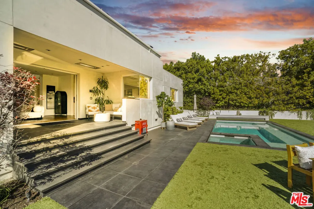 1116 Linda Flora Drive Los Angeles, CA 90049