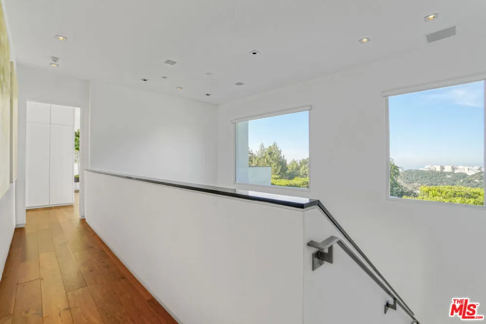 1116 Linda Flora Drive Los Angeles, CA 90049