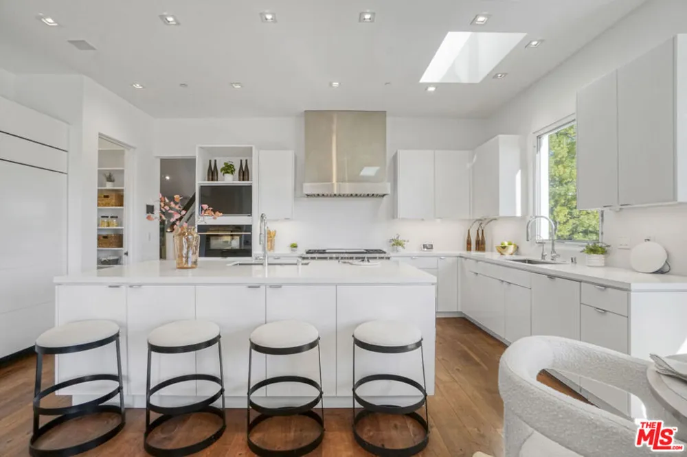 1116 Linda Flora Drive Los Angeles, CA 90049