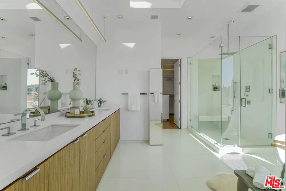 1116 Linda Flora Drive Los Angeles, CA 90049