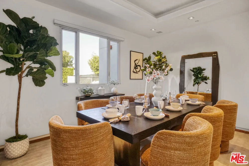 1116 Linda Flora Drive Los Angeles, CA 90049