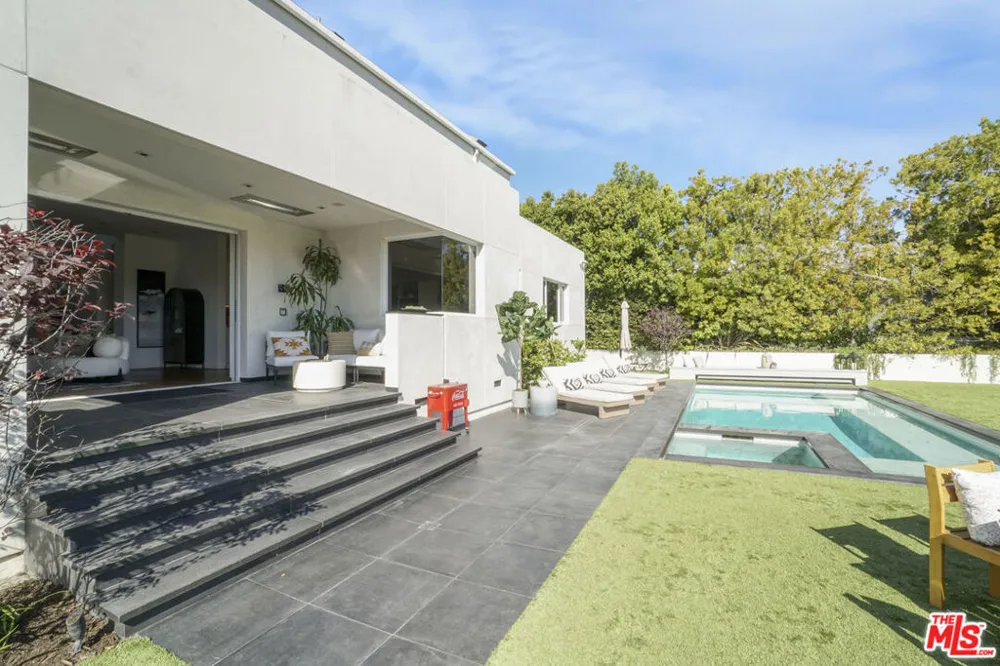 1116 Linda Flora Drive Los Angeles, CA 90049