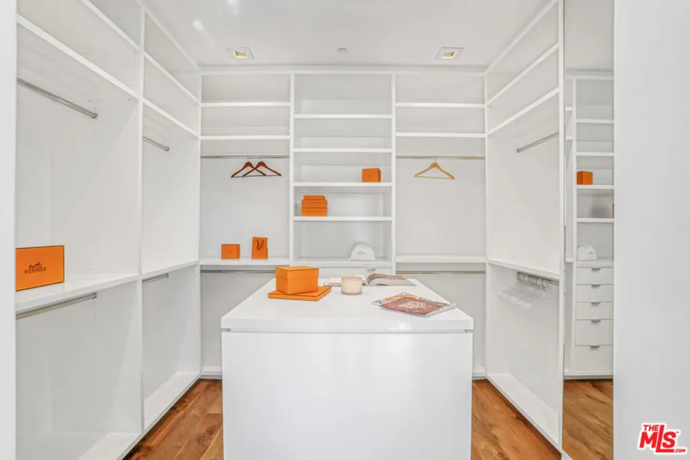 1116 Linda Flora Drive Los Angeles, CA 90049