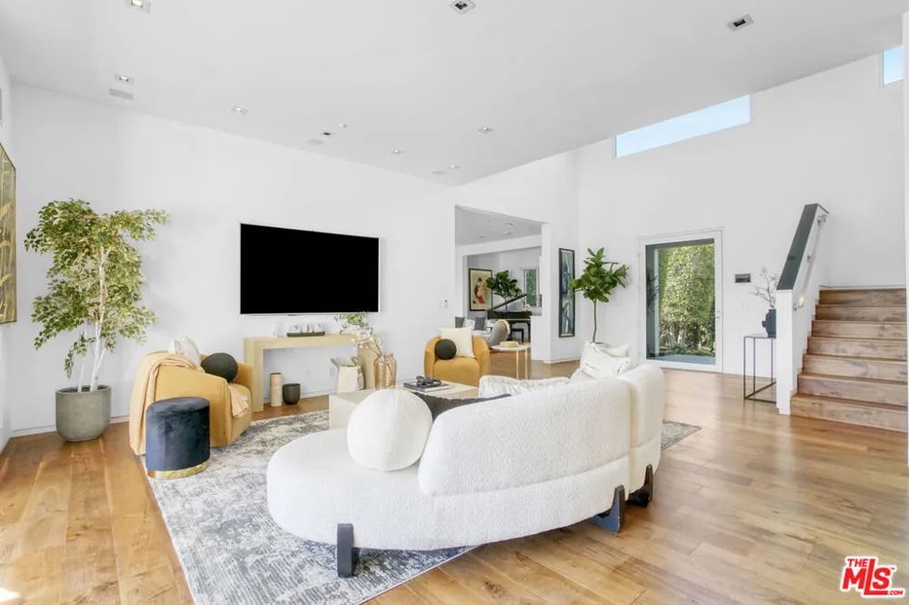1116 Linda Flora Drive Los Angeles, CA 90049
