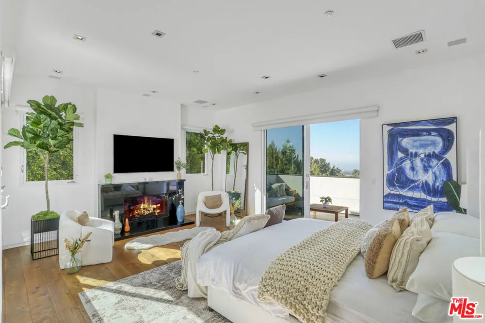 1116 Linda Flora Drive Los Angeles, CA 90049