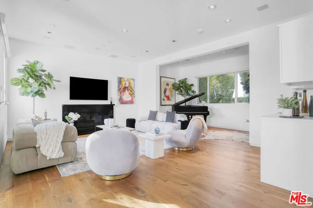 1116 Linda Flora Drive Los Angeles, CA 90049