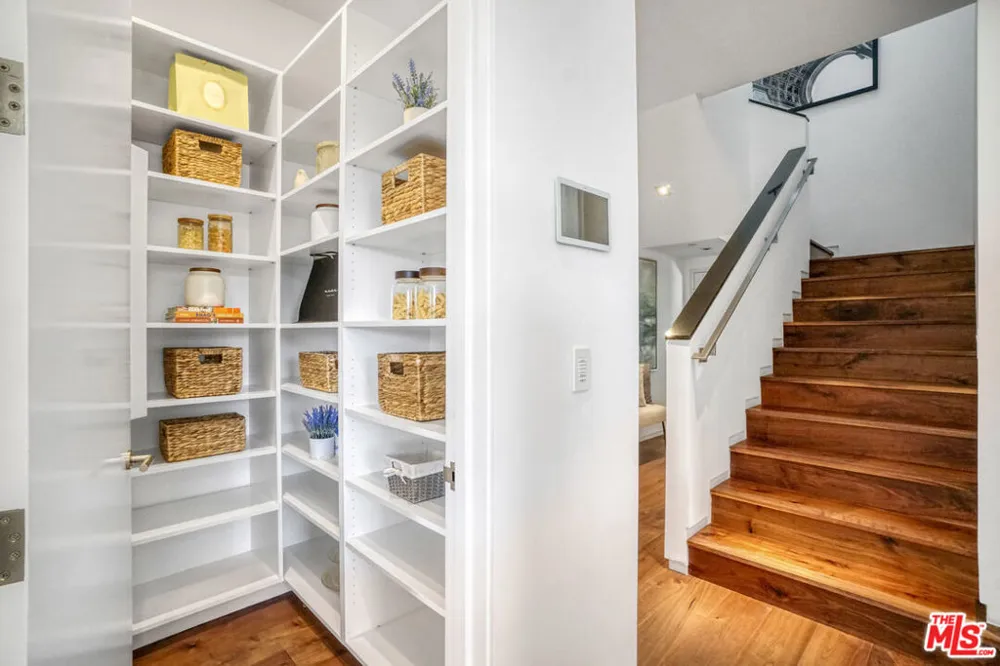 1116 Linda Flora Drive Los Angeles, CA 90049