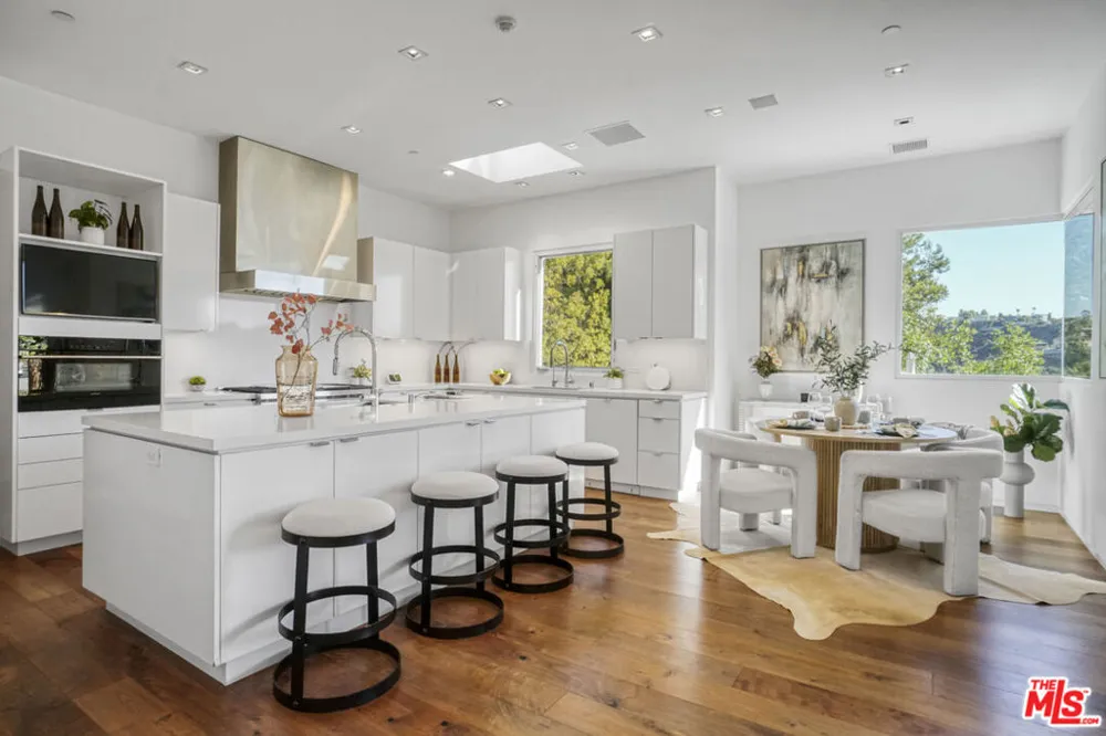 1116 Linda Flora Drive Los Angeles, CA 90049