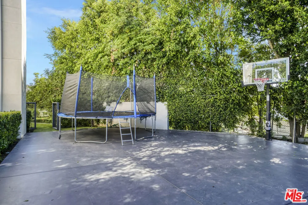1116 Linda Flora Drive Los Angeles, CA 90049