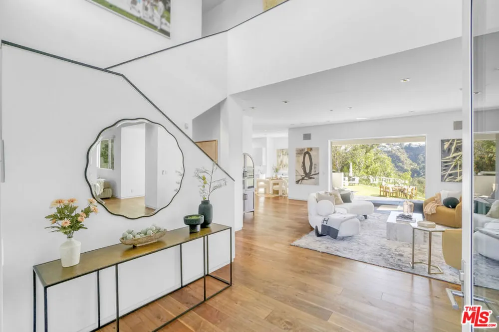 1116 Linda Flora Drive Los Angeles, CA 90049