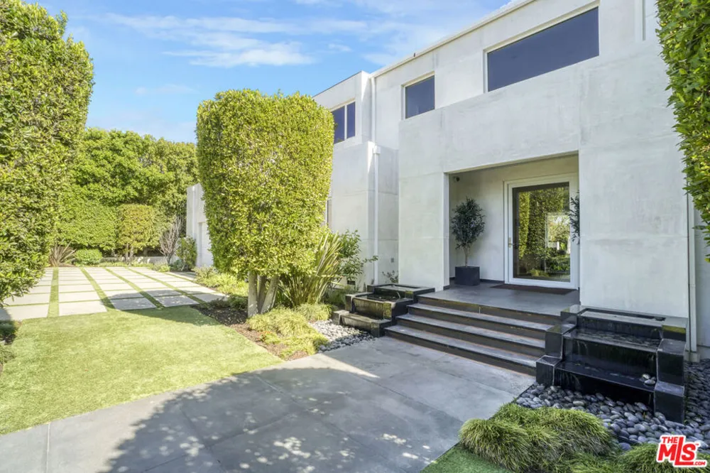 1116 Linda Flora Drive Los Angeles, CA 90049