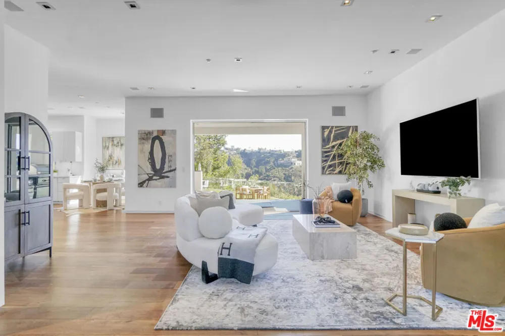1116 Linda Flora Drive Los Angeles, CA 90049