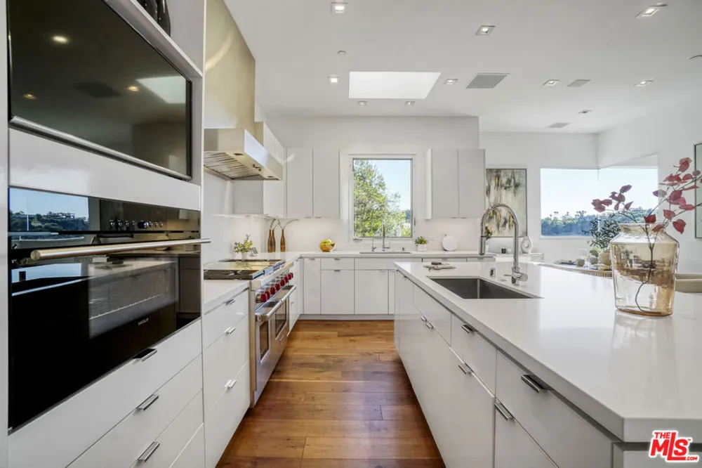 1116 Linda Flora Drive Los Angeles, CA 90049