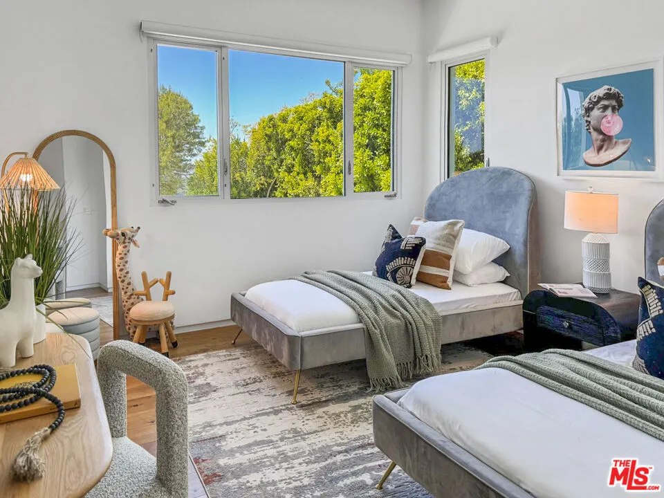 1116 Linda Flora Drive Los Angeles, CA 90049