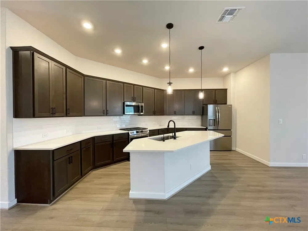 128 Radnor Road New Braunfels, TX 78130