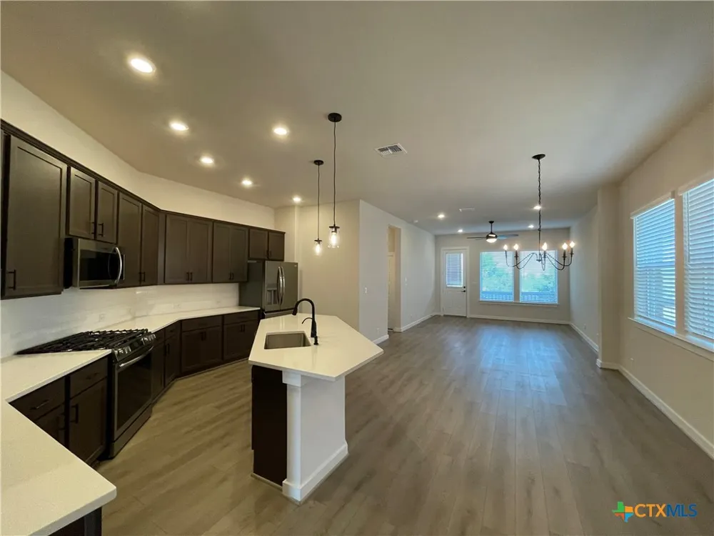 128 Radnor Road New Braunfels, TX 78130