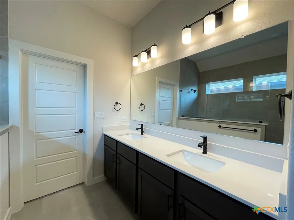 128 Radnor Road New Braunfels, TX 78130